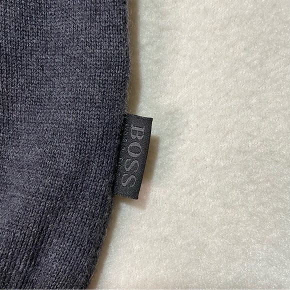 BOSS HUGO BOSS Men's Slim Fit Extrafine Merino Wool V-Neck Sweater Dark Gray M - Picture 6 of 12